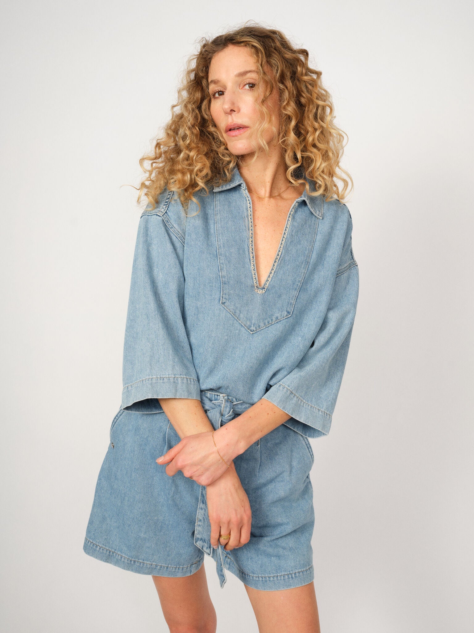 Modelshot / Light Blue / Detail